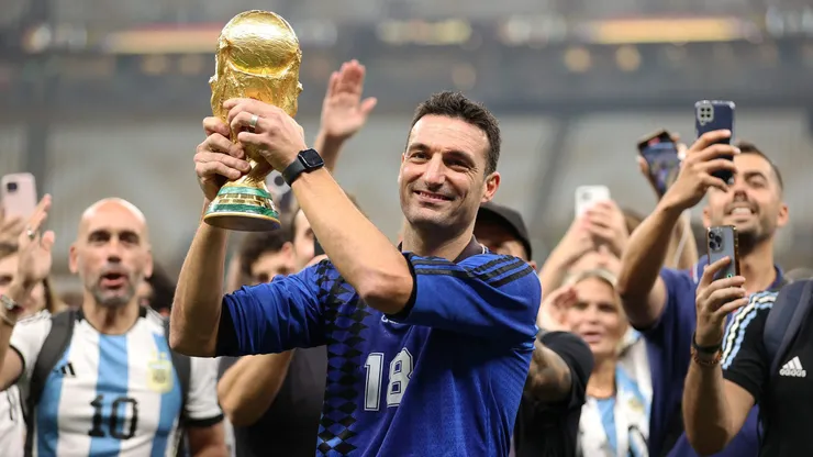 "Abrazo de campeones": el emotivo video de FIFA sobre Messi y Scaloni para felicitar al DT en su día