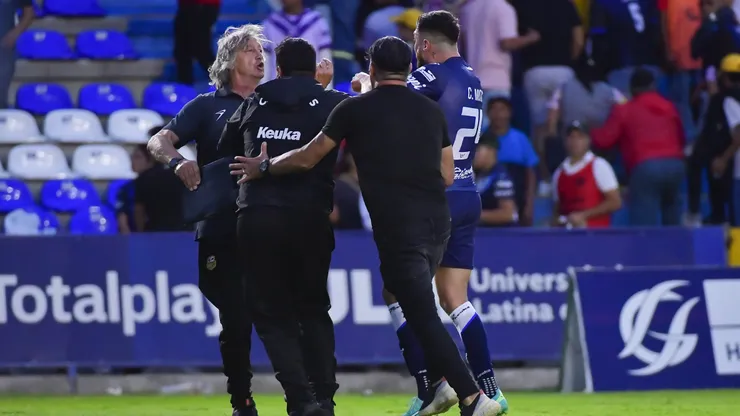 Celaya, Guanajuato, 14 de mayo de 2023. Norberto Scoponi, auxiliar tecnico en conato de bronca, durante el partido de vuelta de las Semifinales del torneo Clausura 2023 de la Liga BBVA Expansión MX, entre los Toros del Celaya y el Atlético Morelia, celebrado en el estadio Miguel Alemán Valdés. Foto: Imago7/ Sebastian Laureano Miranda