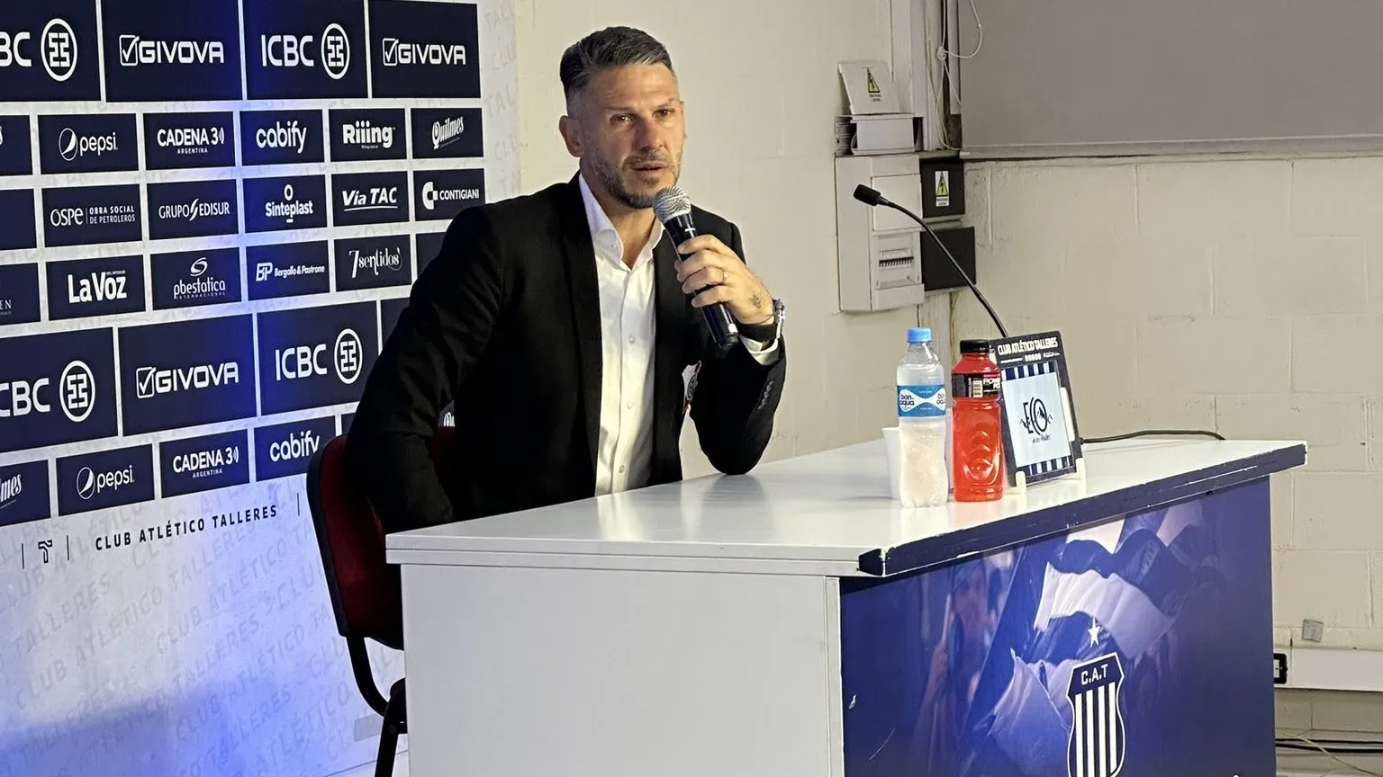 Twitter: @Juanbalbi9