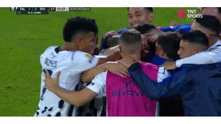 El festejo de los jugadores de Talleres.