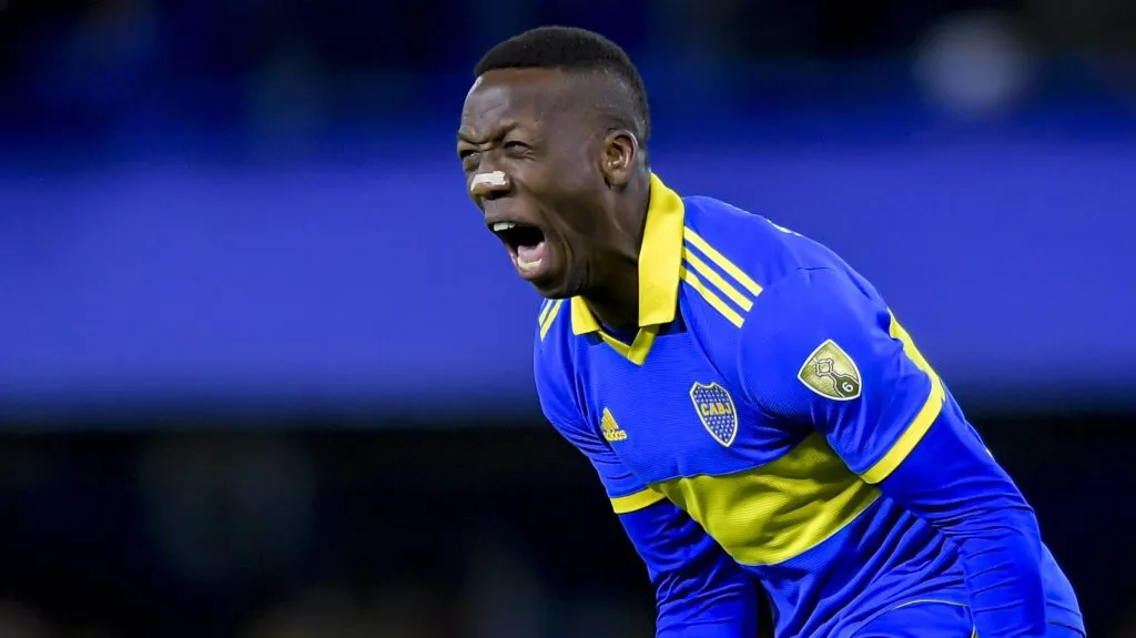 Advíncula se recuperó y será titular ante Belgrano