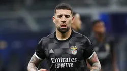 Nicolás Otamendi con la camiseta de Benfica.