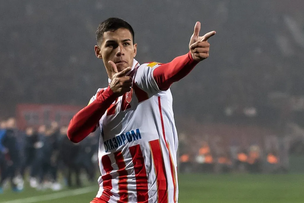 Alex Vigo con la camiseta de Estrella Roja