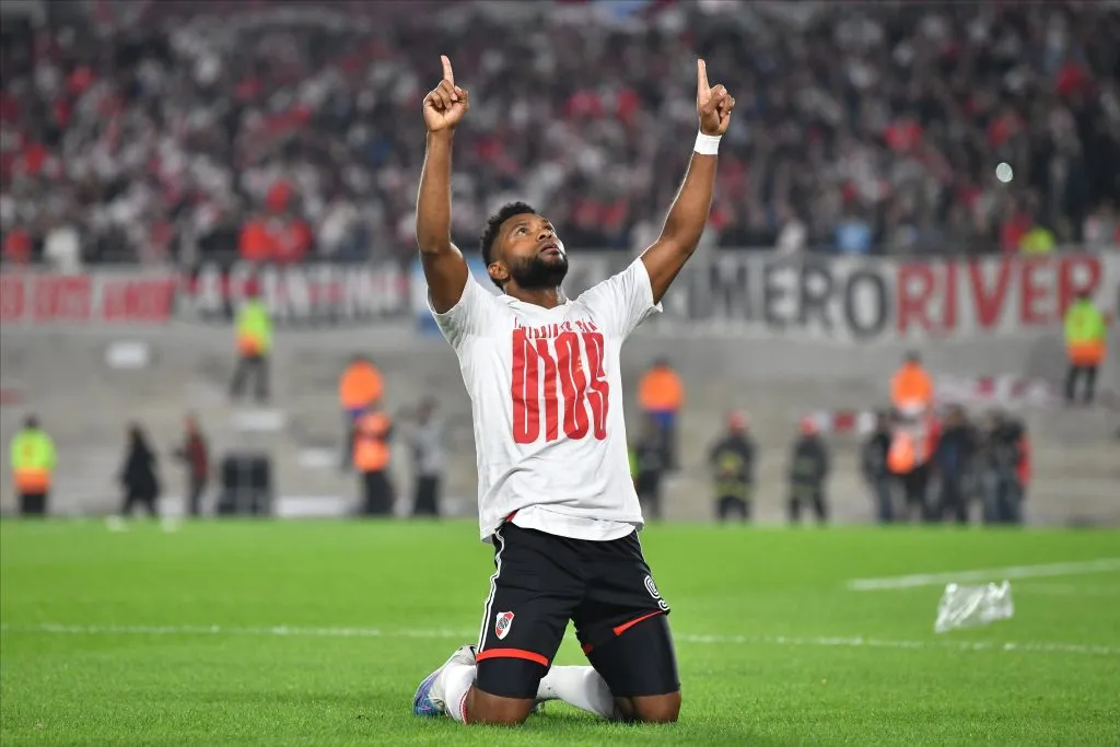 Miguel Borja festejando su gol ante Boca (Foto Prensa River)