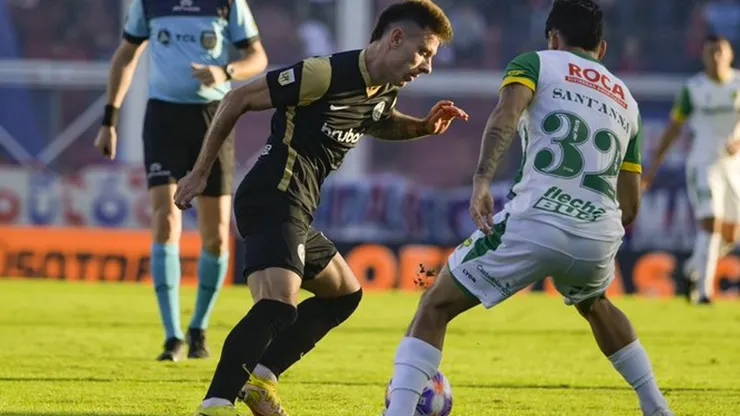 Malcom Braida y Agustín Sant'Anna disputando la pelota.