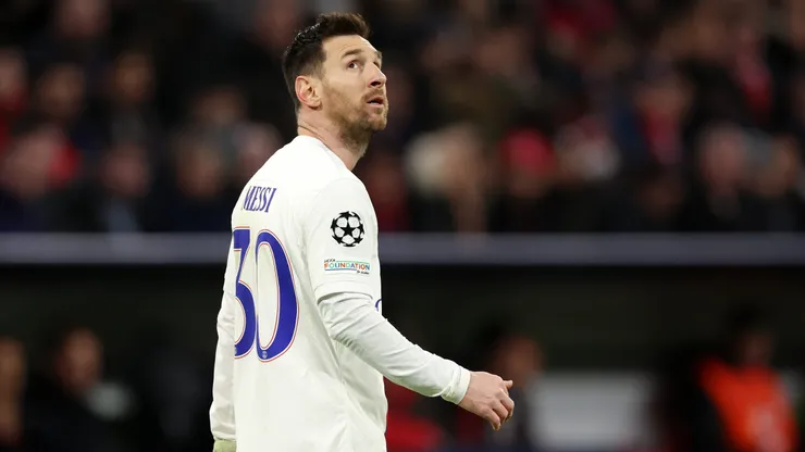 Una leyenda del fútbol defendió a Messi ante el castigo del PSG: "Pasaron cosas mucho más graves"