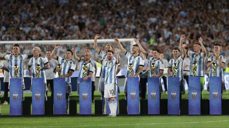 ¿Dos campeones del mundo por si no llega Messi? Los nombres de la Selección que buscaría Barcelona