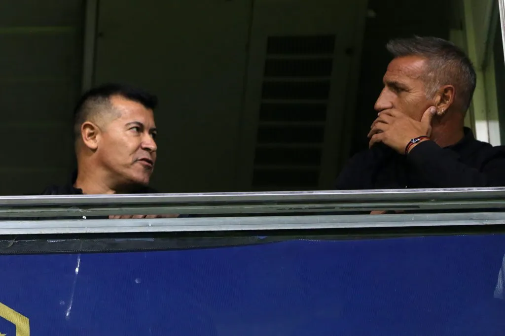 Jorge Almirón dialogando con Raúl Cascini