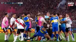 La batalla entre jugadores de River y de Boca.