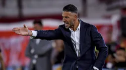 Martín Demichelis dando indicaciones desde el banco.