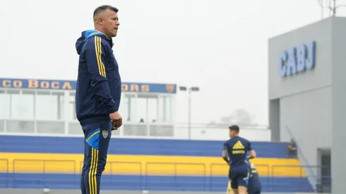 Un mes para Almirón como DT de Boca