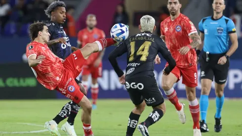 Partido vibrante en suelo ecuatoriano.