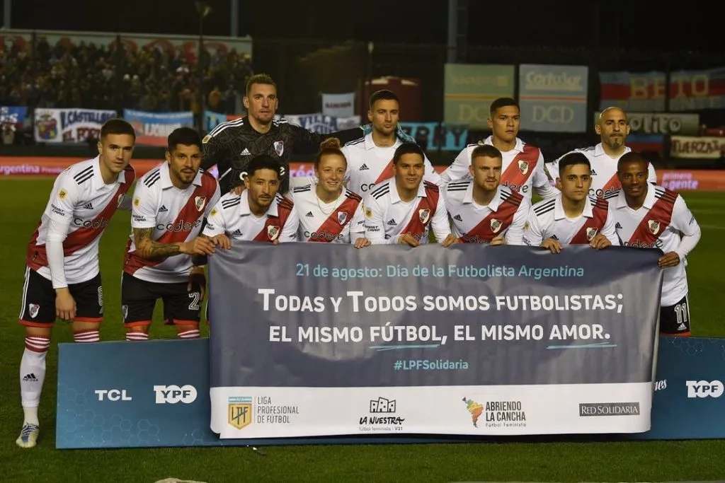 El día que salió junto con el plantel masculino.