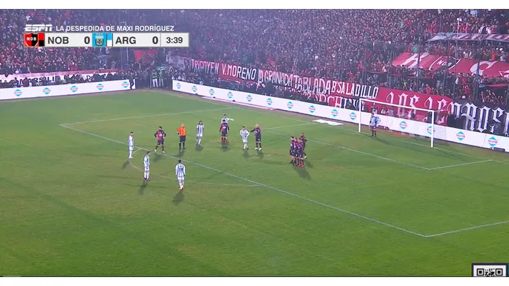 VIDEO | La colgó de un ángulo: el golazo de Messi en la despedida de Maxi Rodríguez