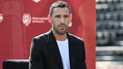 Maxi Rodríguez se despide del fútbol en un partido repleto de figuras.