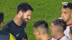 VIDEO | ¡Hasta le tiró agua! Batalla le hizo una de Dibu Martínez a Rollheiser y le atajó un penal decisivo