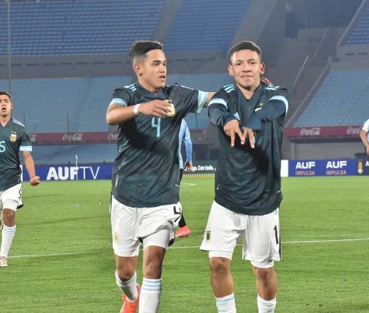 Gianluca Prestianni festejando un tanto con la Selección Argentina Sub 17.