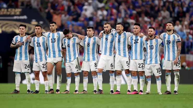 LUSAIL CITY, QATAR - DECEMBER 18: Argentina players line up during the penalty shootout during the FIFA World Cup Qatar 2022 Final match between Argentina and France at Lusail Stadium on December 18, 2022 in Lusail City, Qatar. (Photo by Julian Finney/Getty Images)