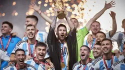 Guido Rodríguez celebrando junto a sus compañeros en Qatar.