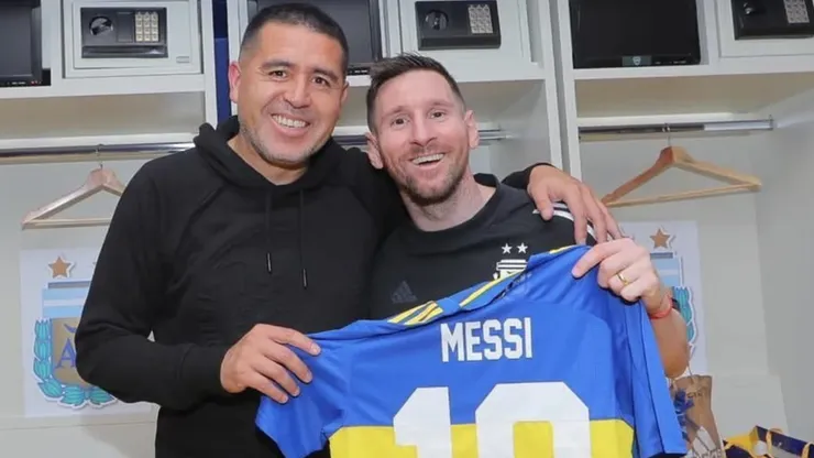 ¿Se pone la camiseta de Boca? El plan de Riquelme para "seducir" a Messi en su despedida