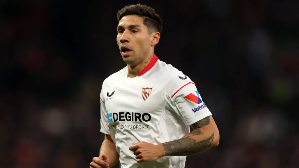 Gonzalo Montiel con la camiseta de Sevilla. (Foto: Getty)