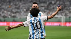 ¿Qué está tramando? El fan chino que abrazó a Messi avisó que va a redoblar la apuesta