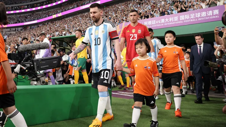 El insólito trofeo que se llevó la Selección tras ganarle a Australia: Maradona, Messi y un detalle increíble