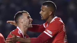 Salomón Rondón festejando su gol ante Banfield.