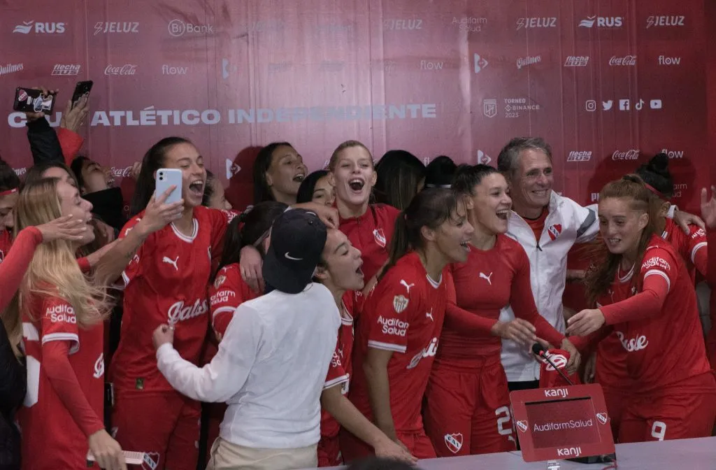 El plantel copó la conferencia de prensa.