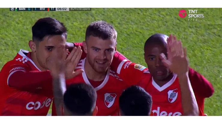 El festejo del 1-0 de River ante Banfield.