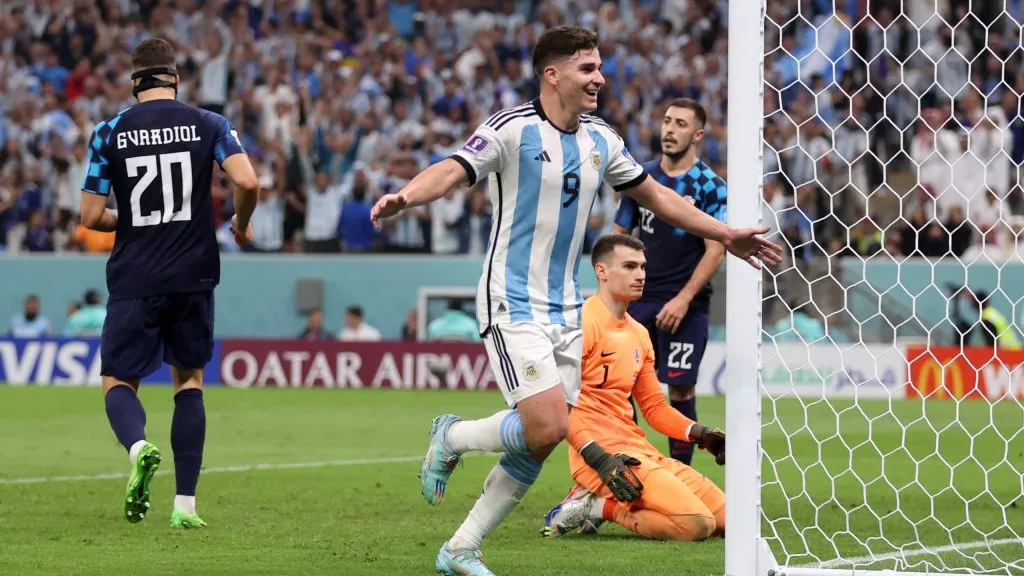 Julián Álvarez celebra el 3-0 frente a Croacia. (Getty Images)