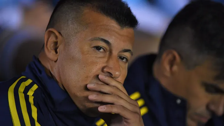 SARANDI, ARGENTINA - JUNE 01: Jorge Almiron head coach of Boca Juniors looks on during a match between Arsenal and Boca Juniors as part of Liga Profesional 2023 at Julio Humberto Grondona Stadium on June 01, 2023 in Sarandi, Argentina. (Photo by Amilcar Orfali/Getty Images)