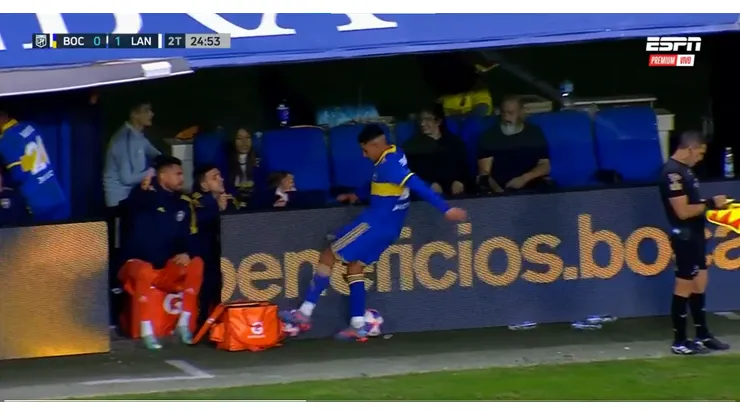 VIDEO | No se vio: la furia de un jugador de Boca que se fue reemplazado ante Lanús