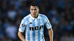 BUENOS AIRES, ARGENTINA - MAY 03: Leonardo Sigali of Racing Club drives the ball during a group stage match between Racing Club and Universidad de Chile as part of Copa CONMEBOL Libertadores 2018 at Presidente Peron Stadium on May 3, 2018 in Buenos Aires, Argentina. (Photo by Marcelo Endelli/Getty Images)