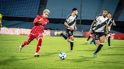 Huracán sigue en caída, perdió contra Danubio y se complicó en la Copa Sudamericana