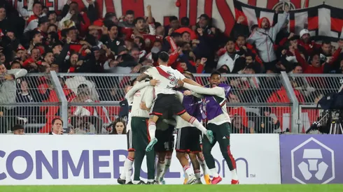 Todo River festejando el 1-0 de Lucas Beltrán.