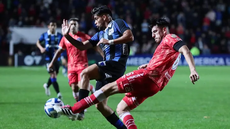 Partido apretado entre Argentinos y Liverpool.