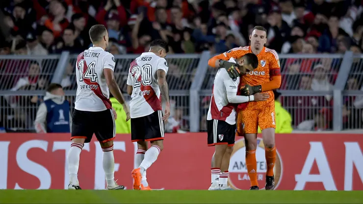 BUENOS AIRES, ARGENTINA - APRIL 19: Paulo Diaz of River Plate celebrates with teammate Franco Armani after winning the Copa CONMEBOL Libertadores 2023 group D match between River Plate and Sporting Cristal at Estadio Mas Monumental Antonio Vespucio Liberti on April 19, 2023 in Buenos Aires, Argentina. (Photo by Marcelo Endelli/Getty Images)
