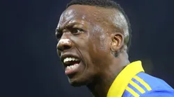 Lesionado, pero vivo: Advíncula cerró la noche con ovación y conmovió hasta a Almirón