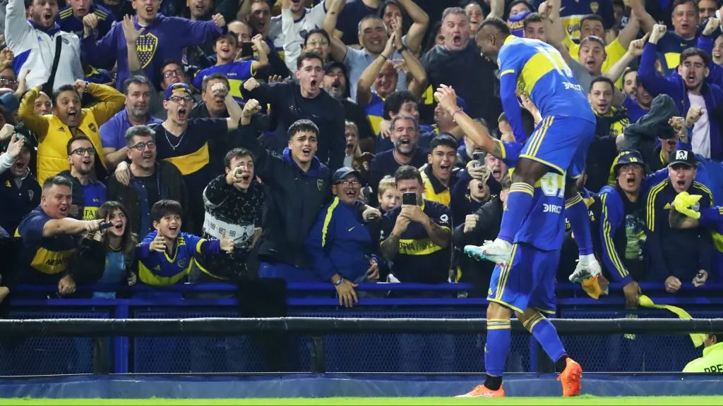 El festejo alocado tras el gol de Weigandt.