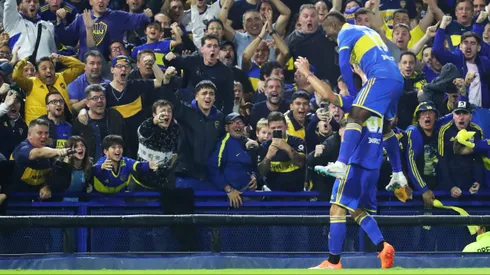 El festejo alocado tras el gol de Weigandt.