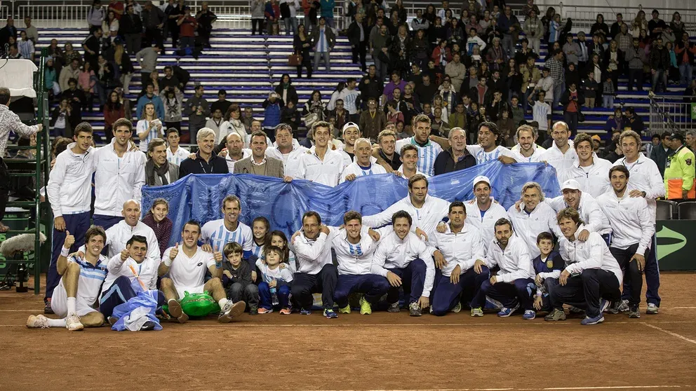 Tomás, en el centro, con el equipo de Copa Davis en 2015.