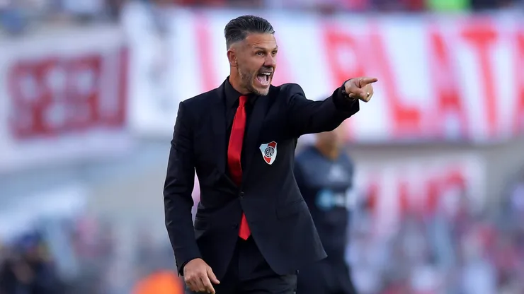 Martín Demichelis planifica el once de River.