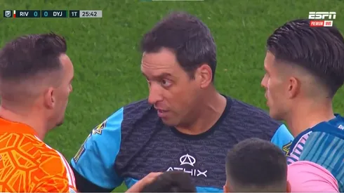 VIDEO | Así fue el momento de la suspensión de River - Defensa por la caída de un hincha