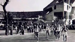 El Monumental en los Panamericanos 1951, sin la tribuna que hoy se llama Sívori: Delfo Cabrera, campeón olímpico tres años atrás, encabeza la salida del maratón por la Avenida Udaondo y será el gran ganador