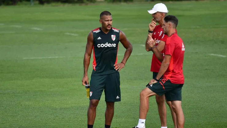 La insólita frase de Demichelis sobre la adaptación de Rondón que se inundó de memes