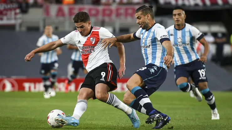 BUENOS AIRES, ARGENTINA - FEBRUARY 27: Julian Alvarez of River Plate fights for the ball with Tomas Chancalay of Racing Club during a match between River Plate and Racing Club as part of Copa de la Liga 2022 at Estadio Monumental Antonio Vespucio Liberti on February 27, 2022 in Buenos Aires, Argentina. (Photo by Marcelo Endelli/Getty Images)
