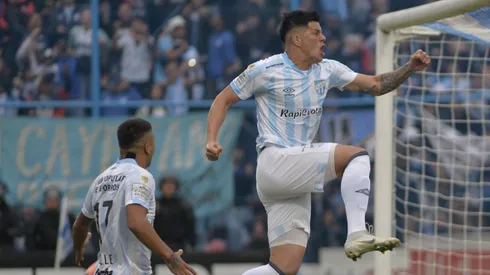 Marcelo Estigarribia festejando el único gol del partido.