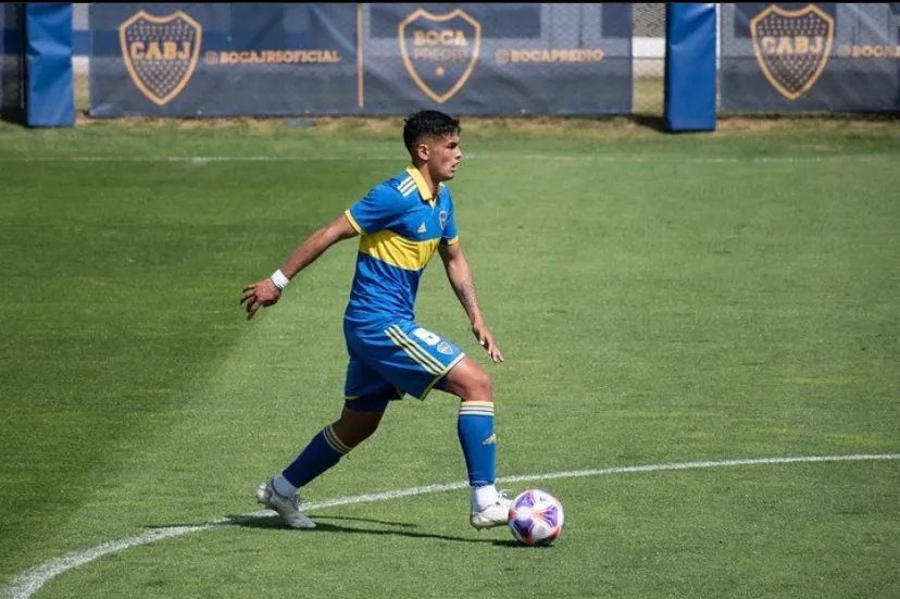 Mauricio Benítez, tras su gran Libertadores sub 20, se suma al plantel profesional por decisión de Almirón (@faafiperez)