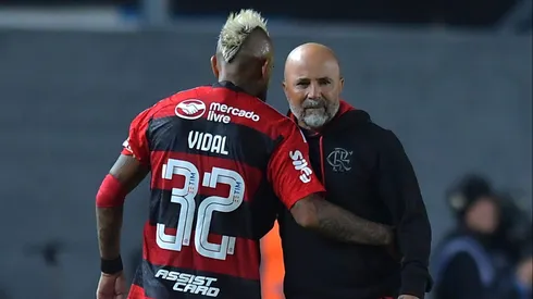 "Es un perdedor": Vidal destrozó a Sampaoli tras irse de Flamengo